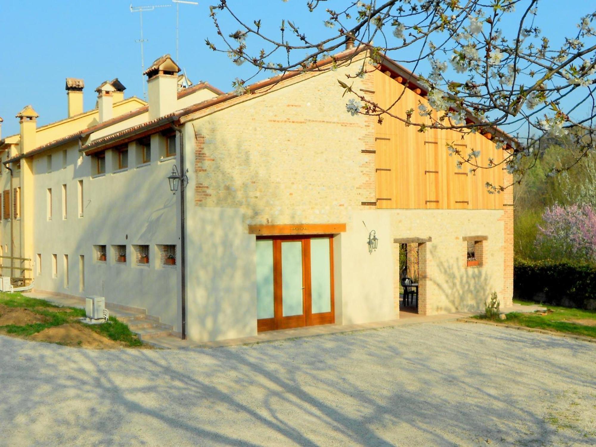 Modern Farmhouse In Pagnano Italy Near Forest Villa Asolo Exterior photo